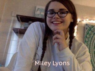 Miley_Lyons