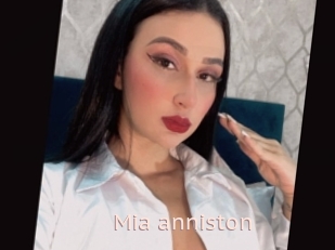 Mia_anniston
