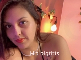 Mia_bigtitts