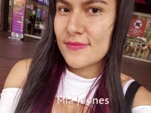 Mia_joones
